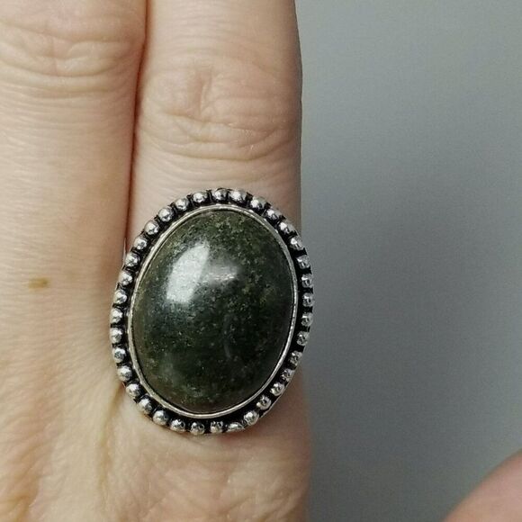 Vintage Dark Green Oval Cabochon Stone Ring, Size 8.5 Silver Tone Band, Estate - Picture 1 of 8